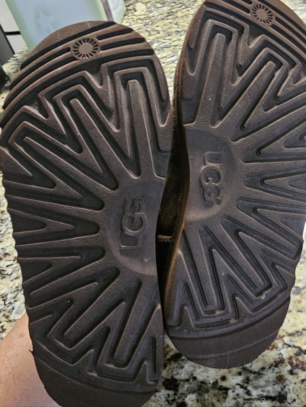 Kids UGG Mini Boot - Chestnut Size 2 - Picture 8 of 12